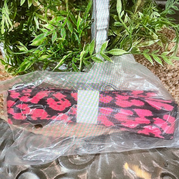 Fuschia Leopard Nylon Bag Strap - Picture 1 of 2